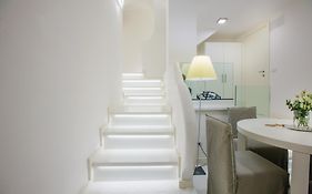 White Stylish Apartment 3